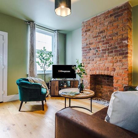New! Gorgeous 2-Bed Home In Chester City Centre By 53 Degrees Property - Incredible Location, Ideal For Small Groups - Sleeps 6! Extérieur photo