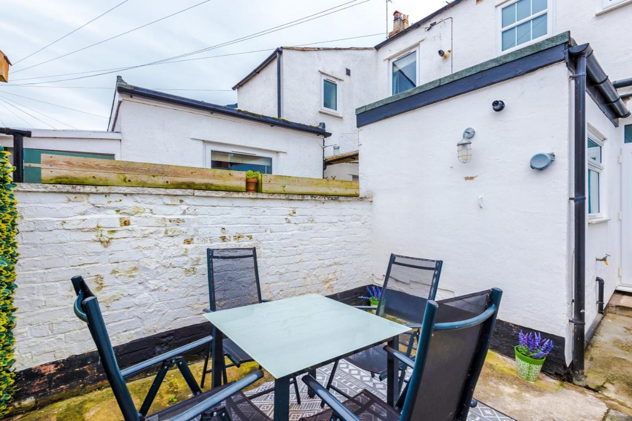 New! Gorgeous 2-Bed Home In Chester City Centre By 53 Degrees Property - Incredible Location, Ideal For Small Groups - Sleeps 6! Extérieur photo