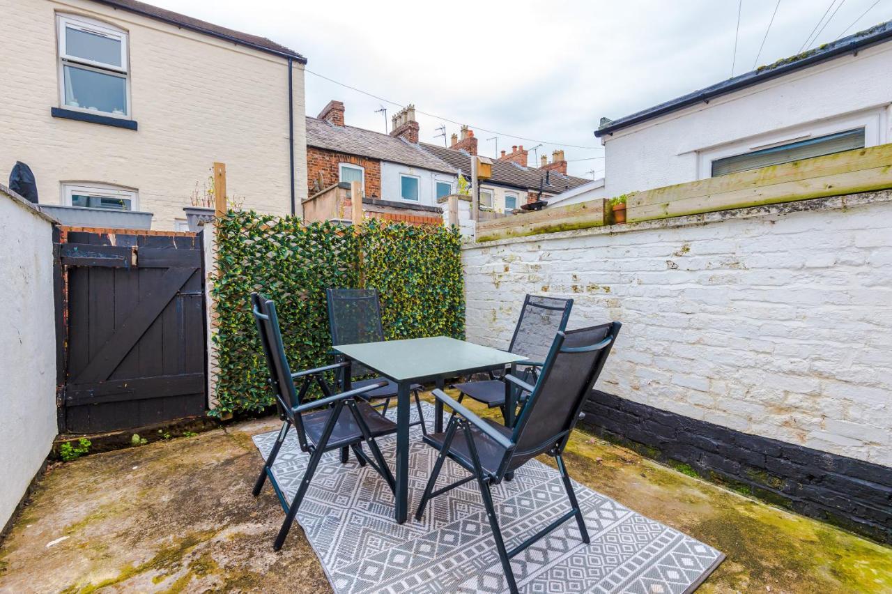 New! Gorgeous 2-Bed Home In Chester City Centre By 53 Degrees Property - Incredible Location, Ideal For Small Groups - Sleeps 6! Extérieur photo