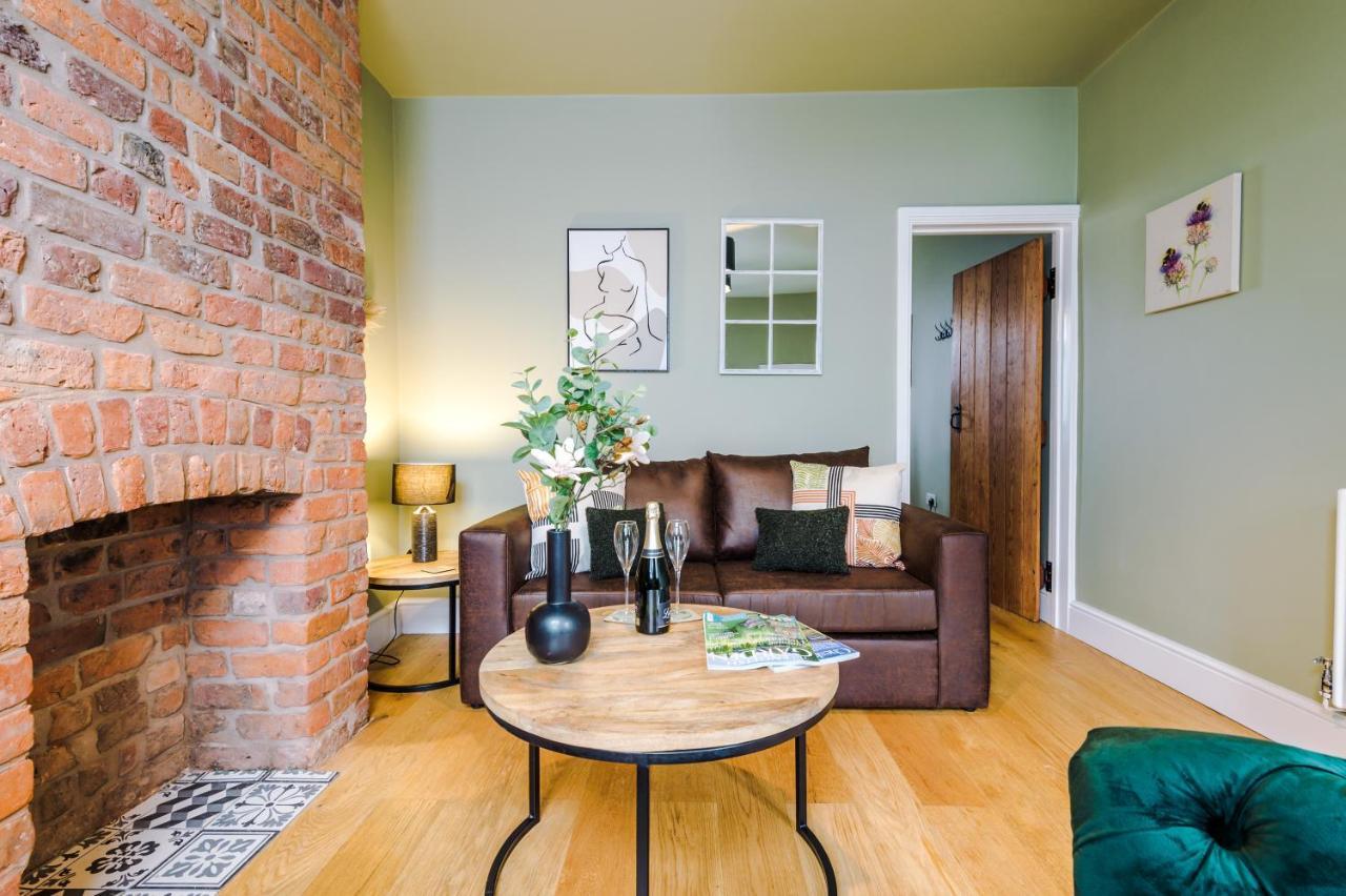New! Gorgeous 2-Bed Home In Chester City Centre By 53 Degrees Property - Incredible Location, Ideal For Small Groups - Sleeps 6! Extérieur photo