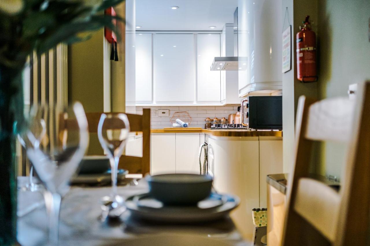 New! Gorgeous 2-Bed Home In Chester City Centre By 53 Degrees Property - Incredible Location, Ideal For Small Groups - Sleeps 6! Extérieur photo