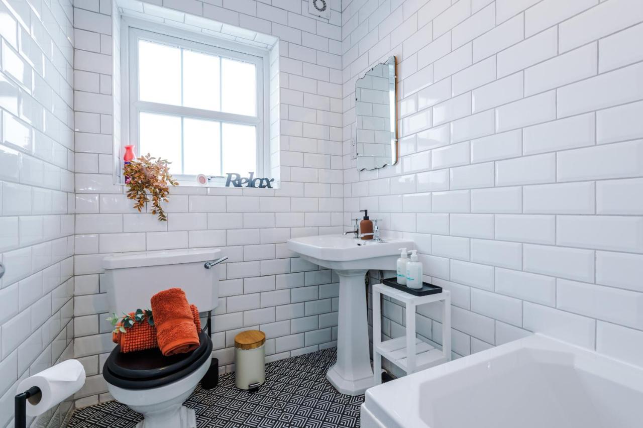 New! Gorgeous 2-Bed Home In Chester City Centre By 53 Degrees Property - Incredible Location, Ideal For Small Groups - Sleeps 6! Extérieur photo