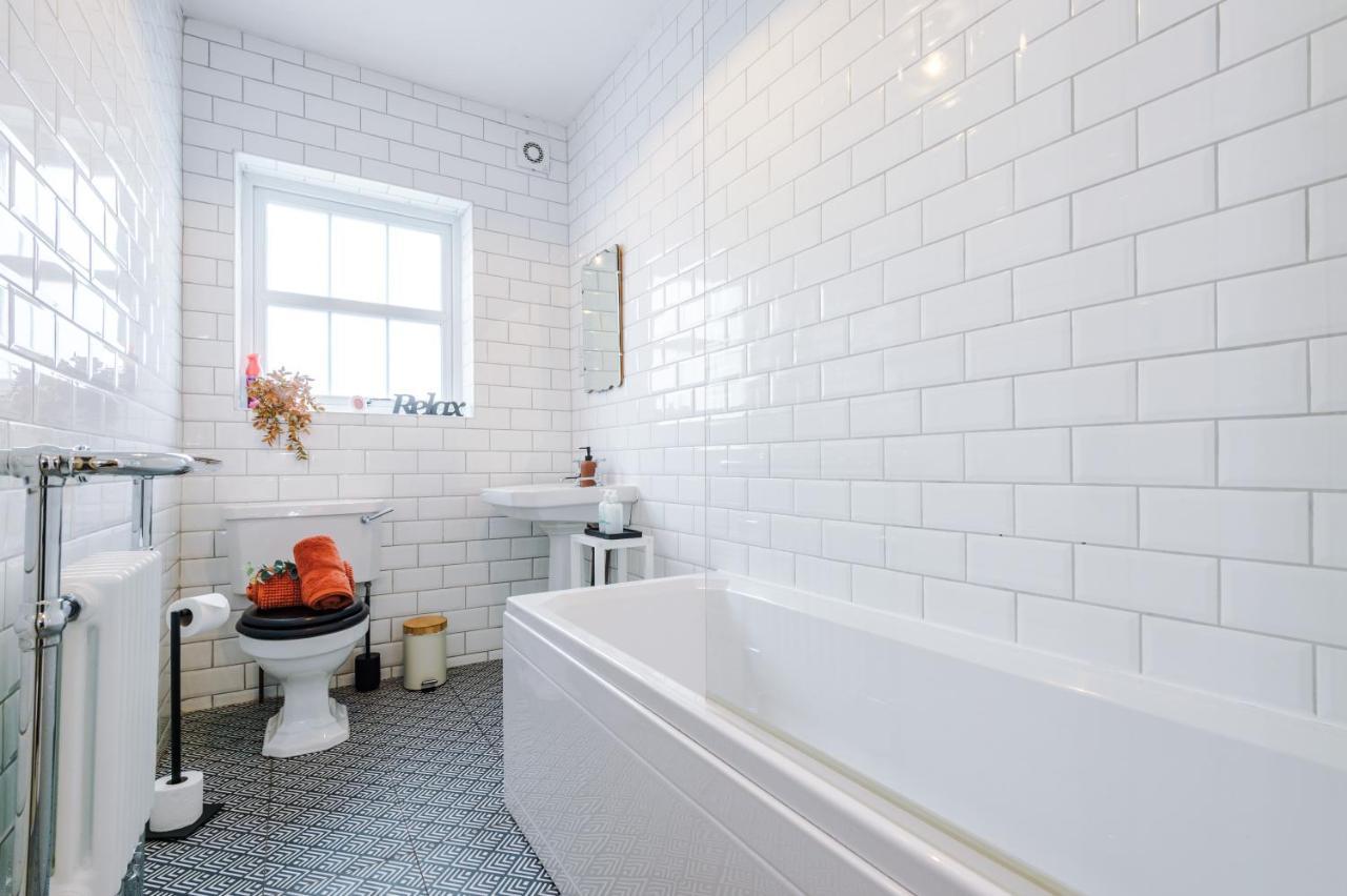 New! Gorgeous 2-Bed Home In Chester City Centre By 53 Degrees Property - Incredible Location, Ideal For Small Groups - Sleeps 6! Extérieur photo